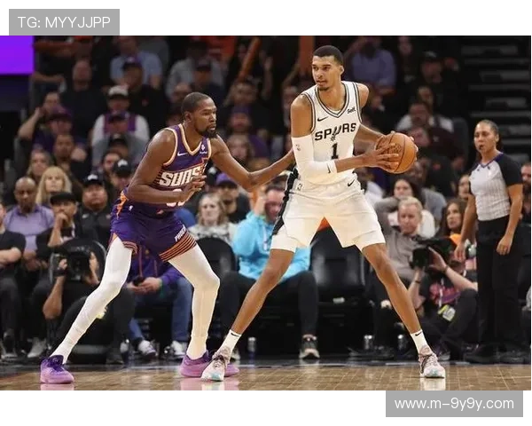 现代篮球位置模糊化趋势分析：从文班亚马看全能型内线的崛起